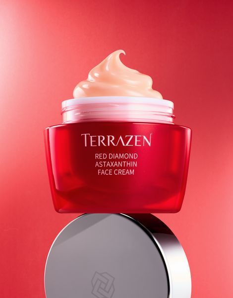 Крем для сайва та відновлення шкіри обличчя TERRAZEN RED DIAMOND ASTAXANTHIN FACE CREAM 50 мл 8809263868622 фото