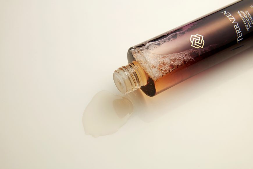 Омолоджуюча есенція для обличчя з природним комплексом проти зморшок TERRAZEN AGE CONTROL TREATMENT ESSENCE 150 мл 8809263868066 фото